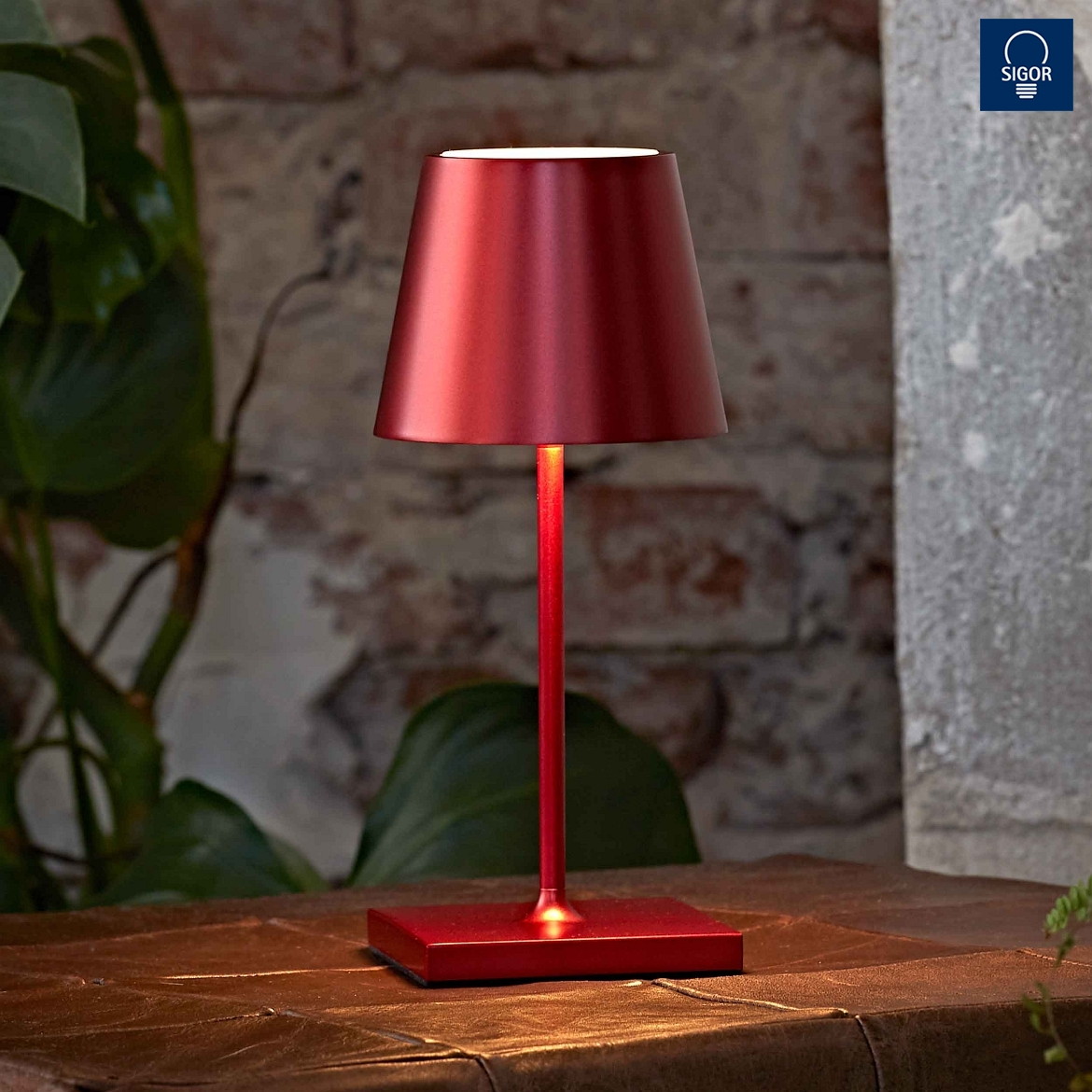 Stroomopwaarts terrorist Merchandiser LED battery table lamp NUINDIE MINI round, dimmable, IP54, cherry red,  anodised - SIGOR