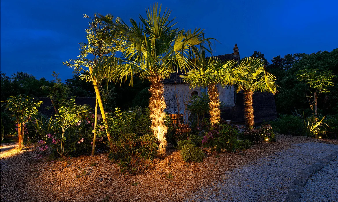 SLV Lampe à piquet de terre LED SPIKE avec prise de courant, réglable IP55, rouille SLV Lampe à piquet de terre LED SPIKE avec prise de courant, réglable IP55, rouille