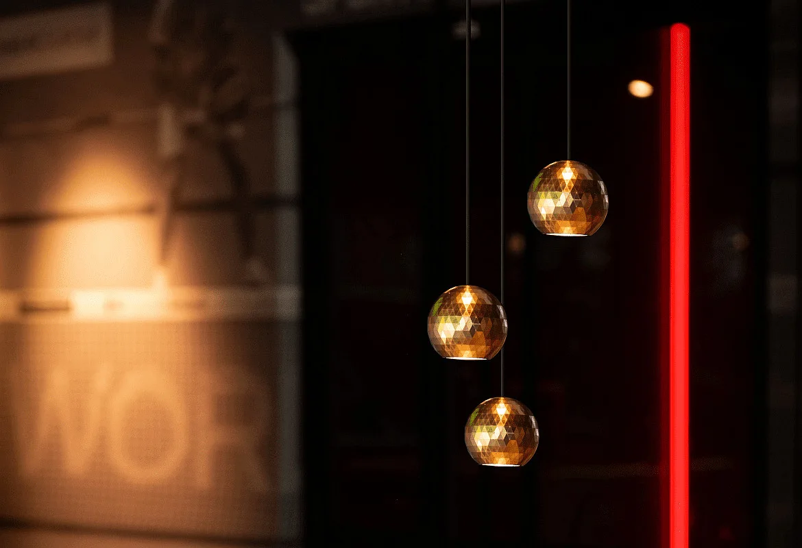 SLV Luminaire à suspension monophasé DYSKO Bas, en forme de boule IP20, scintillant, or gradable SLV Luminaire à suspension monophasé DYSKO Bas, en forme de boule IP20, scintillant, or gradable