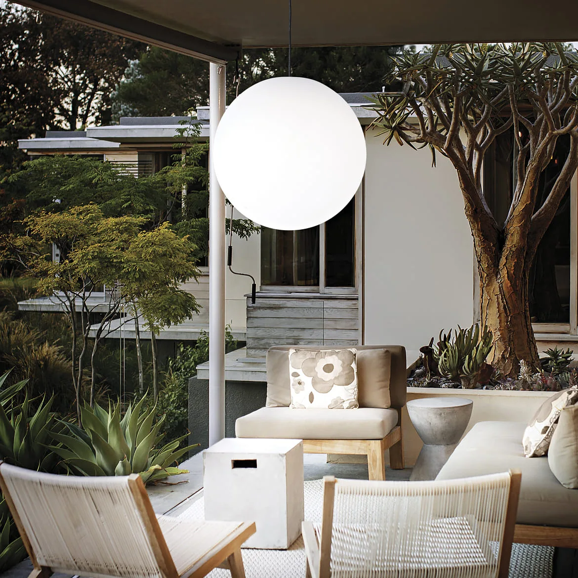 Ideal Lux Luminaire suspendu d'extérieur SOLE Ø 50CM en forme de boule E27 IP44, blanc opale gradable Ideal Lux Luminaire suspendu d'extérieur SOLE Ø 50CM en forme de boule E27 IP44, blanc opale gradable