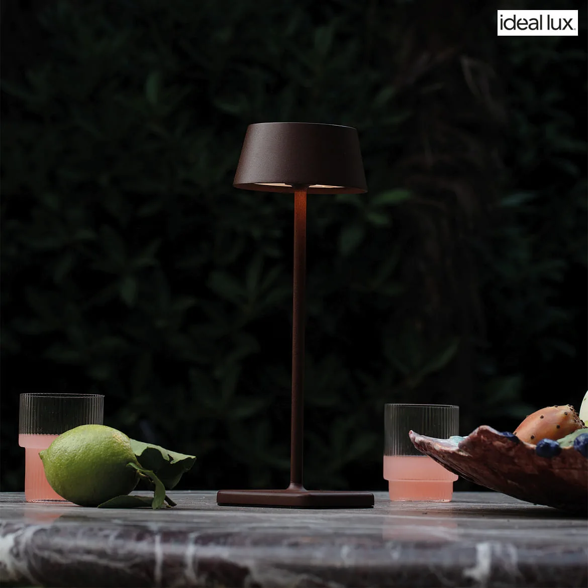Ideal Lux Lampe de table à accu PURE IP54, marron café gradable Ideal Lux Lampe de table à accu PURE IP54, marron café gradable