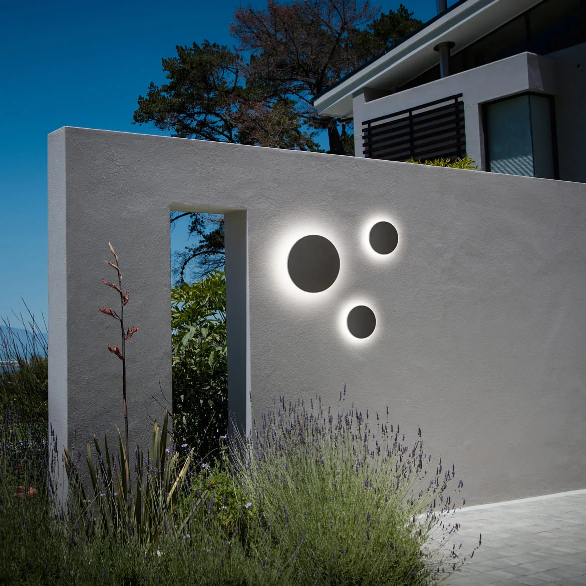 Ideal Lux outdoor wall luminaire PUNTO AP D18 round, indirect, switchable IP54, anthracite, mat Ideal Lux outdoor wall luminaire PUNTO AP D18 round, indirect, switchable IP54, anthracite, mat