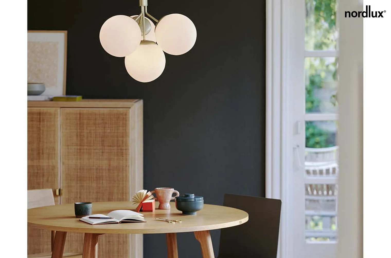 Nordlux Luminaire à suspension IVONA 4 flammes E27 IP20 mat, laiton, blanche Nordlux Luminaire à suspension IVONA 4 flammes E27 IP20 mat, laiton, blanche