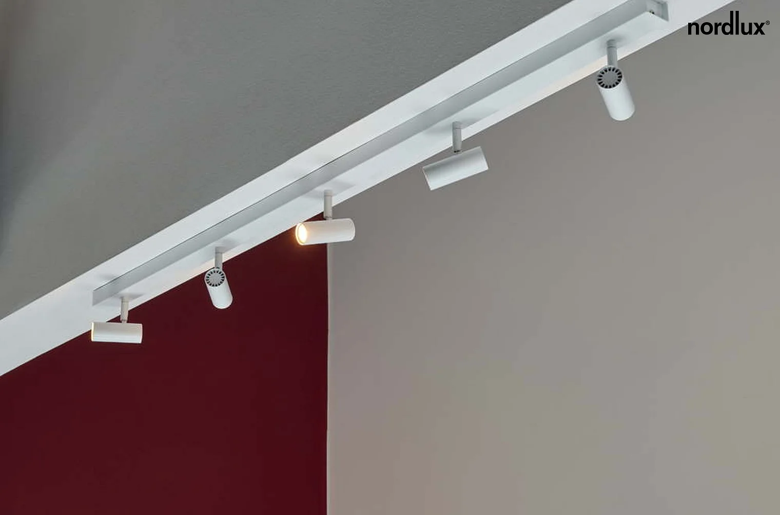 Nordlux Luminaire de plafond OMARI 5 flammes IP20, mat, blanche gradable Nordlux Luminaire de plafond OMARI 5 flammes IP20, mat, blanche gradable