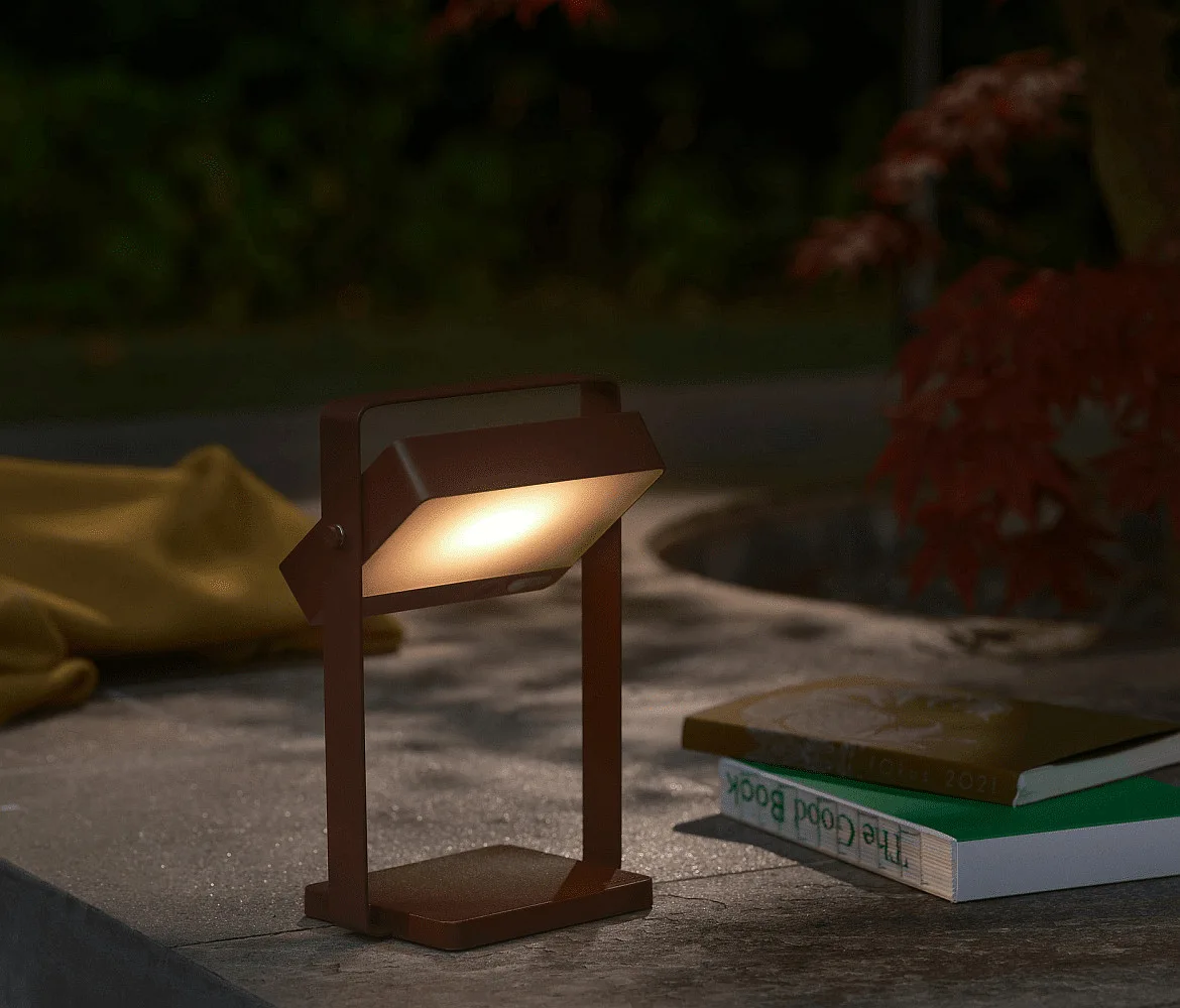 Nordlux battery solar lamp SAULIO adjustable, with handle, sea-air resistant IP44, brown, mat dimmable Nordlux battery solar lamp SAULIO adjustable, with handle, sea-air resistant IP44, brown, mat dimmable