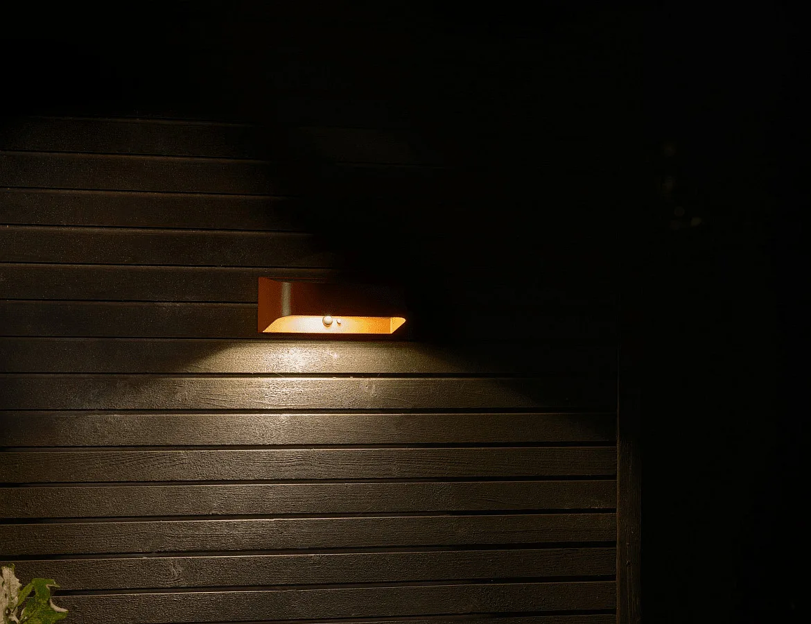 Nordlux Lampe murale solaire MARCELLIO avec capteur IP54, marron Nordlux Lampe murale solaire MARCELLIO avec capteur IP54, marron