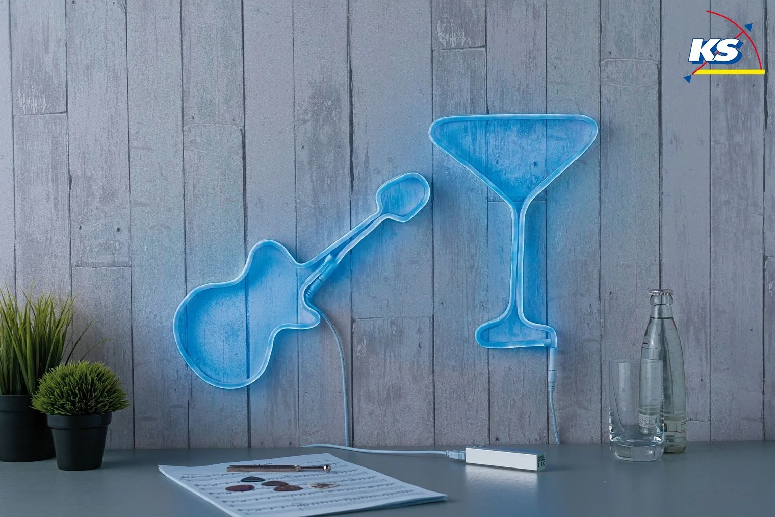 Paulmann Tuyau lumineux à NEON COLORFLEX LED avec connexion USB blanche Paulmann Tuyau lumineux à NEON COLORFLEX LED avec connexion USB blanche