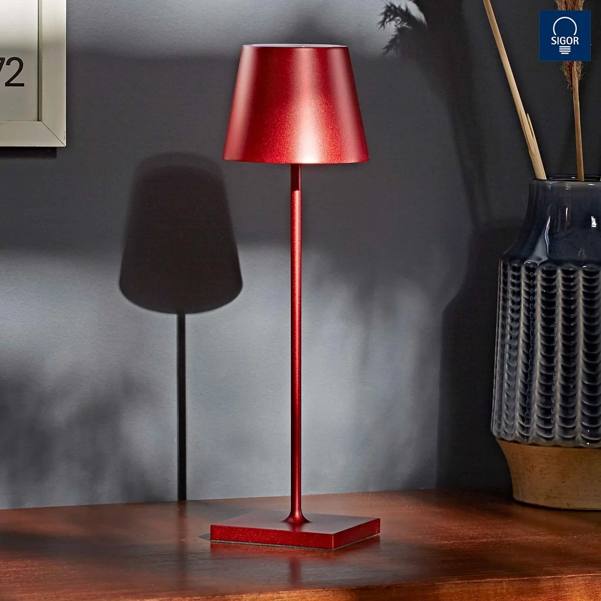 SIGOR Lampe de table à accu NUINDIE rond, CCT Switch IP54, anodisé rouge cerise gradable SIGOR Lampe de table à accu NUINDIE rond, CCT Switch IP54, anodisé rouge cerise gradable