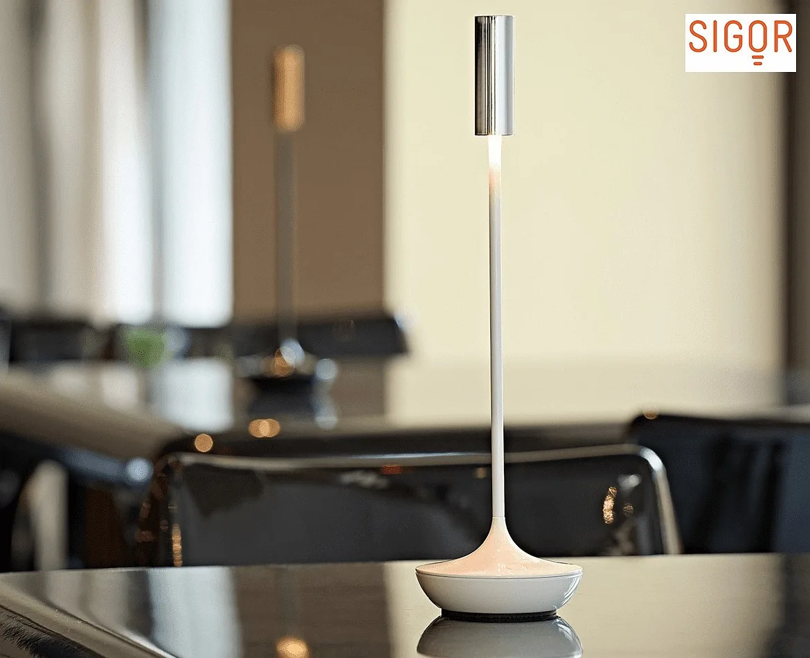 SIGOR Lampe de table à accu NUCANDLE avec variateur tactile IP54, chrome, scintillant, blanche gradable SIGOR Lampe de table à accu NUCANDLE avec variateur tactile IP54, chrome, scintillant, blanche gradable