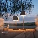 SIGOR Lampe de table à accu NUINDIE angulaire, CCT Switch, dimmable IP54, gris graphite gradable